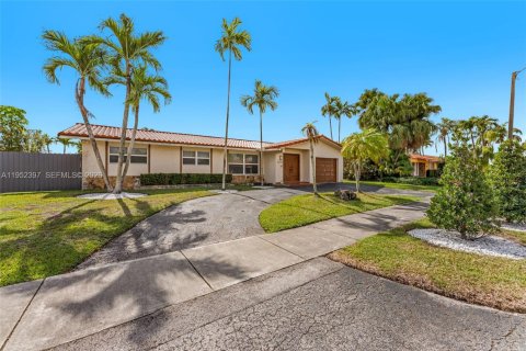 Villa ou maison à vendre à Miami, Floride: 4 chambres, 186.55 m2 № 2008690 - photo 2