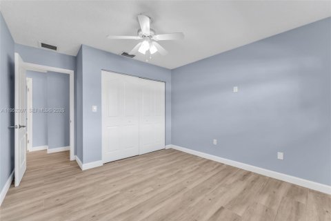 Villa ou maison à vendre à Miami, Floride: 4 chambres, 186.55 m2 № 2008690 - photo 22