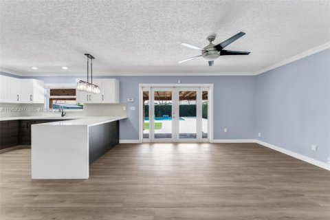 Villa ou maison à vendre à Miami, Floride: 4 chambres, 186.55 m2 № 2008690 - photo 10