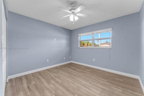 Villa ou maison à vendre à Miami, Floride: 4 chambres, 186.55 m2 № 2008690 - photo 21