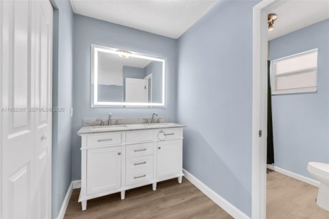 Villa ou maison à vendre à Miami, Floride: 4 chambres, 186.55 m2 № 2008690 - photo 26