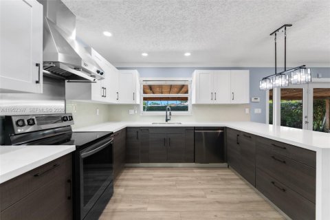 Villa ou maison à vendre à Miami, Floride: 4 chambres, 186.55 m2 № 2008690 - photo 8