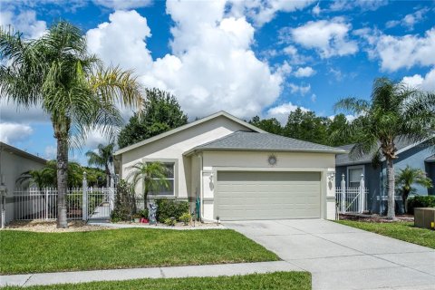 House in Land O' Lakes, Florida 3 bedrooms, 154.59 sq.m. № 2226354