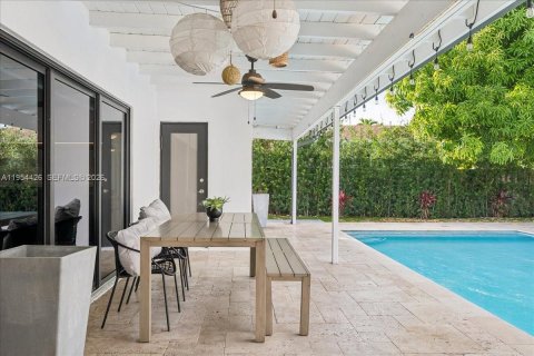House in North Miami, Florida 4 bedrooms, 229.47 sq.m. № 2008341 - photo 27