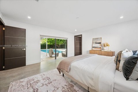 House in North Miami, Florida 4 bedrooms, 229.47 sq.m. № 2008341 - photo 18