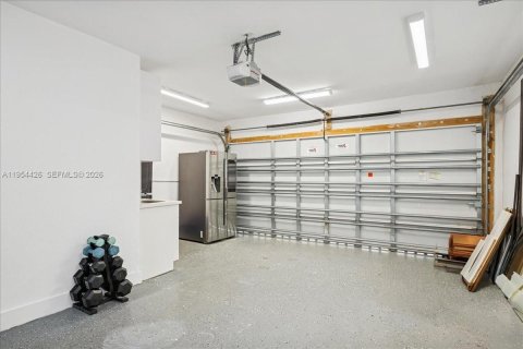 House in North Miami, Florida 4 bedrooms, 229.47 sq.m. № 2008341 - photo 29