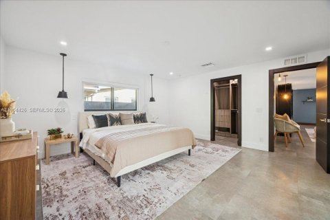 House in North Miami, Florida 4 bedrooms, 229.47 sq.m. № 2008341 - photo 16