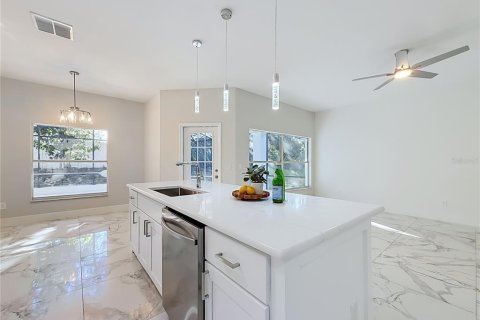 House in Orlando, Florida 4 bedrooms, 224.64 sq.m. № 2418976 - photo 18