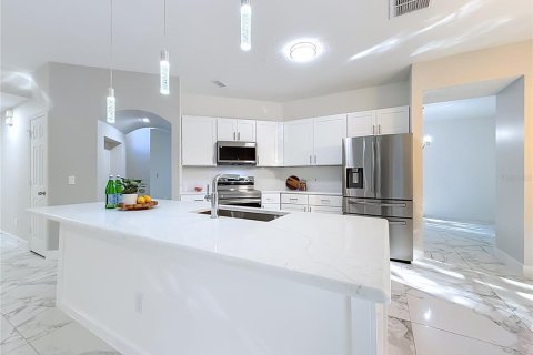 House in Orlando, Florida 4 bedrooms, 224.64 sq.m. № 2418976 - photo 15