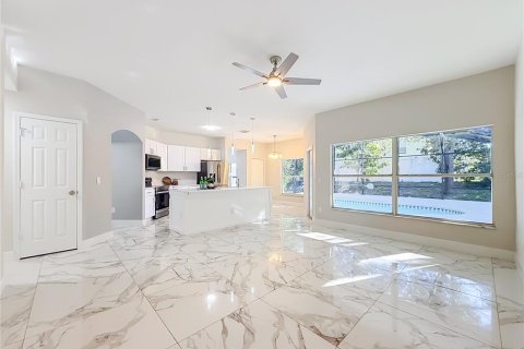 House in Orlando, Florida 4 bedrooms, 224.64 sq.m. № 2418976 - photo 24