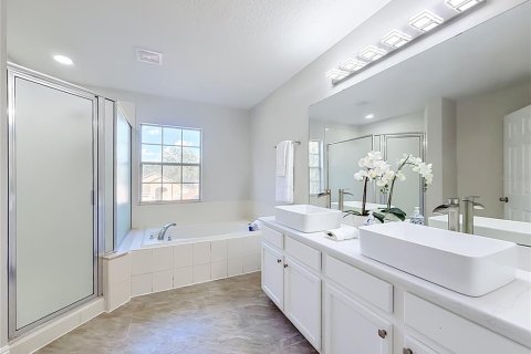 House in Orlando, Florida 4 bedrooms, 224.64 sq.m. № 2418976 - photo 30