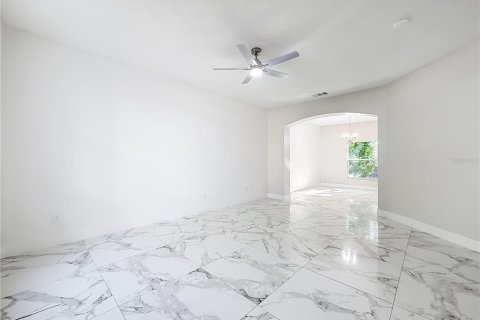 House in Orlando, Florida 4 bedrooms, 224.64 sq.m. № 2418976 - photo 8