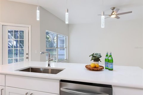 House in Orlando, Florida 4 bedrooms, 224.64 sq.m. № 2418976 - photo 16