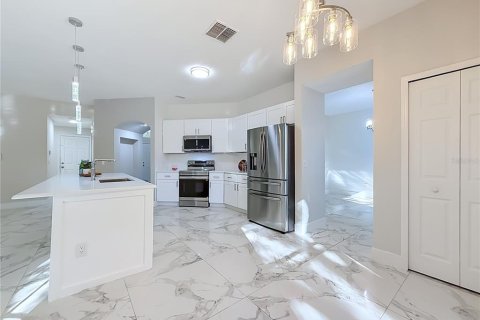 House in Orlando, Florida 4 bedrooms, 224.64 sq.m. № 2418976 - photo 14