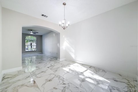 House in Orlando, Florida 4 bedrooms, 224.64 sq.m. № 2418976 - photo 9