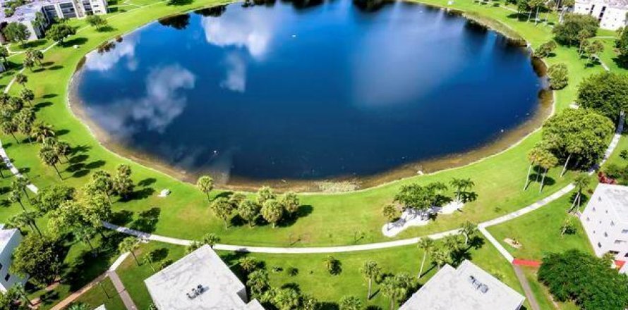 House in Delray Beach, Florida 2 bedrooms, 103.31 sq.m. № 1127977