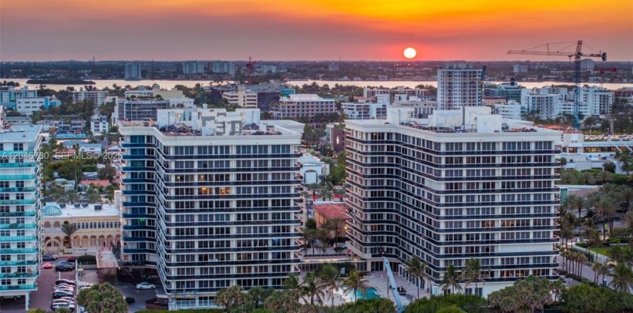 Condo in Surfside, Florida, 2 bedrooms  № 2243225
