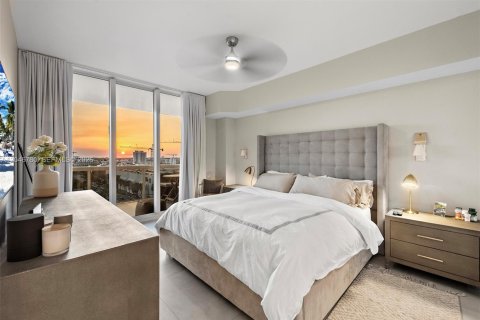 Condo in Surfside, Florida, 2 bedrooms  № 2243225 - photo 5