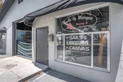 Commercial property in Cocoa, Florida № 1887072 - photo 1