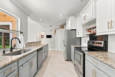 Villa ou maison à vendre à Port St. Lucie, Floride: 3 chambres, 141.77 m2 № 2401405 - photo 13