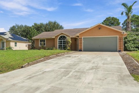 Villa ou maison à vendre à Port St. Lucie, Floride: 3 chambres, 141.77 m2 № 2401405 - photo 3