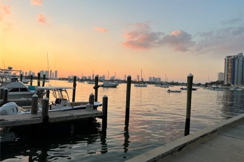 Condo in Miami Beach, Florida, 2 bedrooms  № 2061805 - photo 6