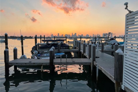 Condo in Miami Beach, Florida, 2 bedrooms  № 2061805 - photo 5