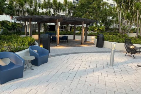 Condo in Miami Beach, Florida, 2 bedrooms  № 2061805 - photo 20