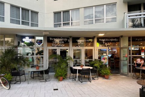 Condo in Miami Beach, Florida, 2 bedrooms  № 2061805 - photo 24