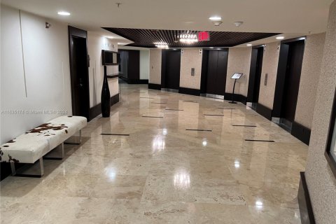 Condo in Miami Beach, Florida, 2 bedrooms  № 2061805 - photo 14