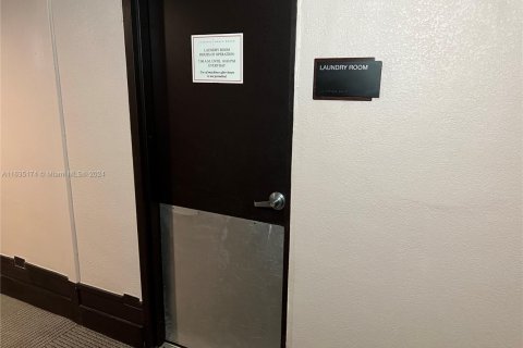 Condo in Miami Beach, Florida, 2 bedrooms  № 2061805 - photo 10