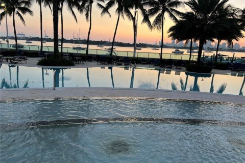 Condo in Miami Beach, Florida, 2 bedrooms  № 2061805 - photo 23