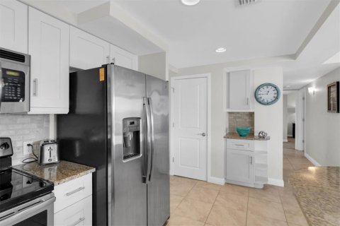 Condo in Clearwater, Florida, 2 bedrooms № 2096486 - photo 9