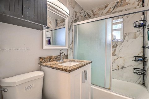 Casa en venta en Delray Beach, Florida, 5 dormitorios, 183.48 m2 № 1925160 - foto 17