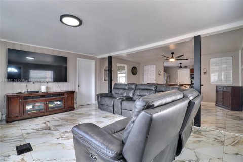 Casa en venta en Delray Beach, Florida, 5 dormitorios, 183.48 m2 № 1925160 - foto 12