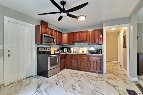 Casa en venta en Delray Beach, Florida, 5 dormitorios, 183.48 m2 № 1925160 - foto 9