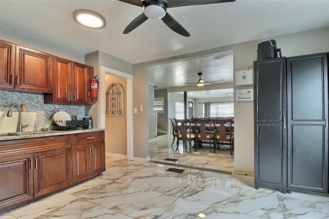 Casa en venta en Delray Beach, Florida, 5 dormitorios, 183.48 m2 № 1925160 - foto 10