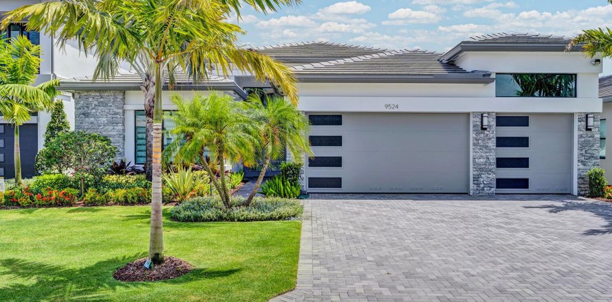 House in Boca Raton, Florida 4 bedrooms, 293.85 sq.m. № 2086377