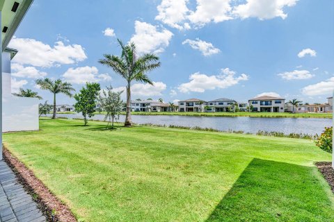 House in Boca Raton, Florida 4 bedrooms, 293.85 sq.m. № 2086377 - photo 26