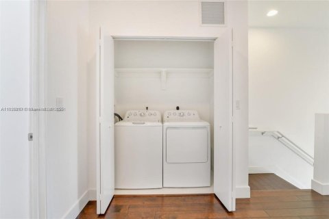 Купить кондоминиум в Майами, Флорида 3 спальни, 139.35м2, № 1776277 - фото 10