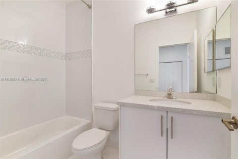 Купить кондоминиум в Майами, Флорида 3 спальни, 139.35м2, № 1776277 - фото 11