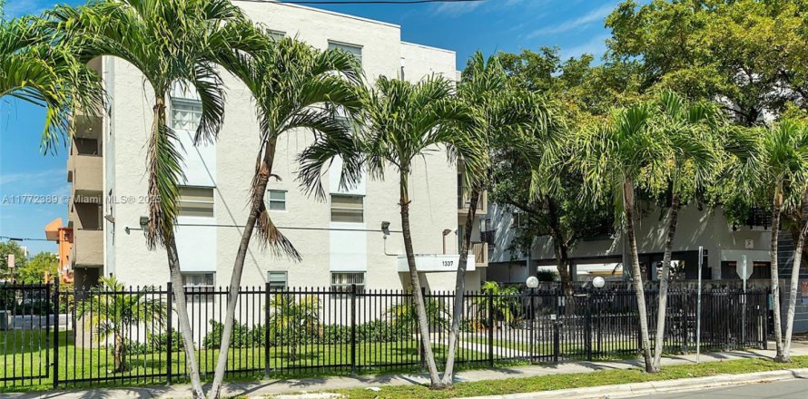 Condo à Miami, Floride, 2 chambres № 1713101