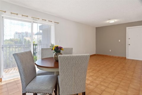 Copropriété à vendre à Miami, Floride: 2 chambres, 71.53 m2 № 1713101 - photo 12