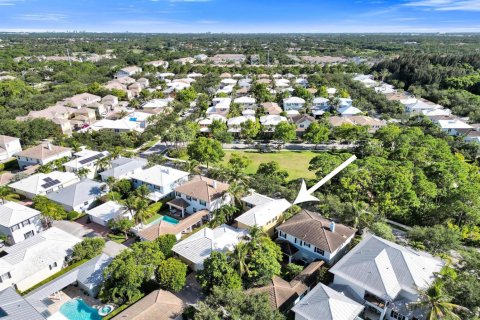 House in Jupiter, Florida 4 bedrooms, 290.41 sq.m. № 2191646 - photo 10