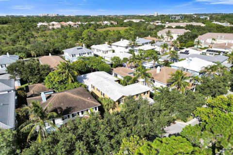 House in Jupiter, Florida 4 bedrooms, 290.41 sq.m. № 2191646 - photo 3