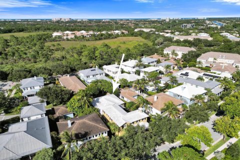 House in Jupiter, Florida 4 bedrooms, 290.41 sq.m. № 2191646 - photo 4