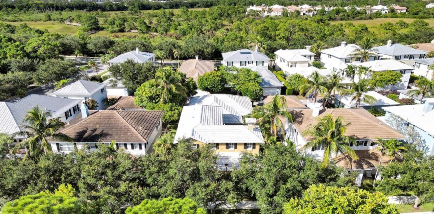 House in Jupiter, Florida 4 bedrooms, 290.41 sq.m. № 2191646