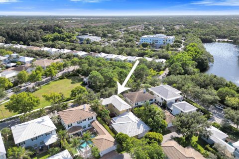 House in Jupiter, Florida 4 bedrooms, 290.41 sq.m. № 2191646 - photo 11