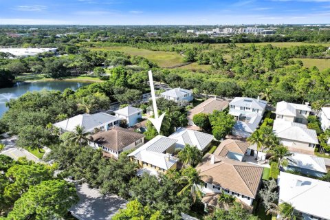 House in Jupiter, Florida 4 bedrooms, 290.41 sq.m. № 2191646 - photo 6
