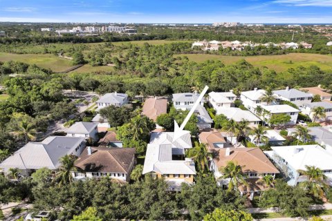 House in Jupiter, Florida 4 bedrooms, 290.41 sq.m. № 2191646 - photo 5